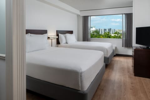 Suite, 1 Bedroom | Desk, blackout drapes, soundproofing, iron/ironing board