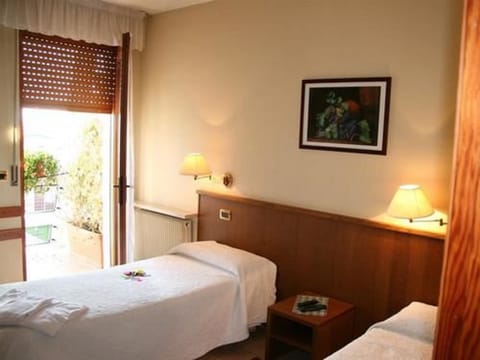 Standard Double or Twin Room, Balcony | 1 bedroom, minibar, in-room safe, desk