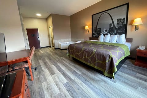 Deluxe Studio Suite, 1 King Bed, Non Smoking | In-room safe, desk, blackout drapes, soundproofing