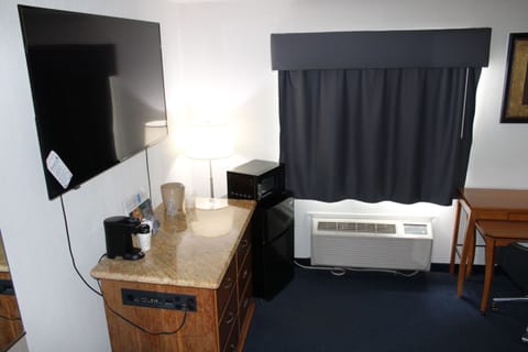 Presidential Suite | Desk, laptop workspace, iron/ironing board, free WiFi
