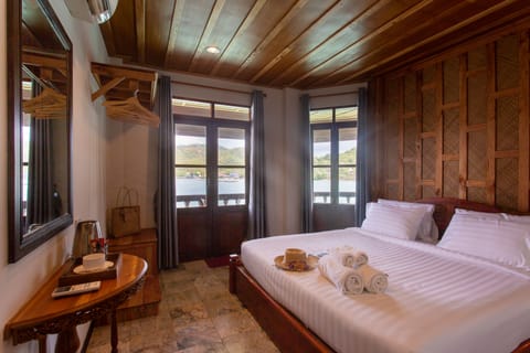 Deluxe Room, Sea View (Free pick up and dop off at Mae Haad) | Free WiFi, bed sheets