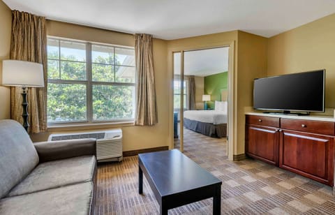 Desk, iron/ironing board, WiFi (free), bed sheets