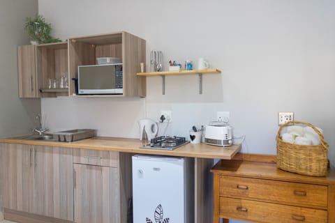 Self-catering Unit 7 | Private kitchen | Fridge, microwave, coffee/tea maker, electric kettle