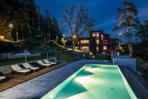 Outdoor pool, pool umbrellas, sun loungers
