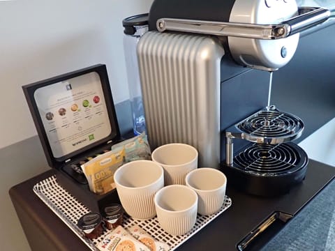 In-room safe, soundproofing, iron/ironing board, free WiFi