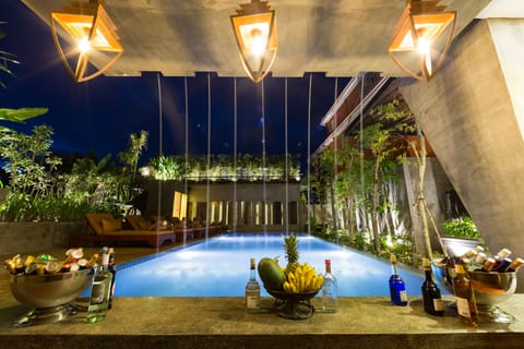 Poolside bar
