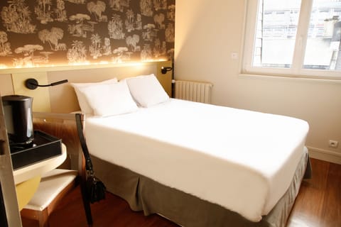 Standard Double Room | Premium bedding, desk, iron/ironing board, free cribs/infant beds