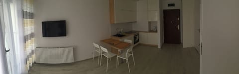 Apartment (Widokowy) | Living area | Flat-screen TV