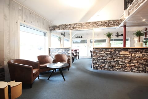 Breakfast, lunch, dinner served; international cuisine