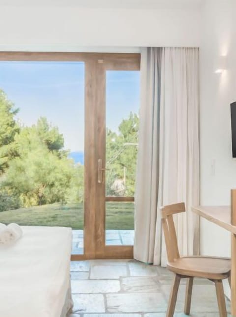 Double Room | Premium bedding, minibar, in-room safe, desk