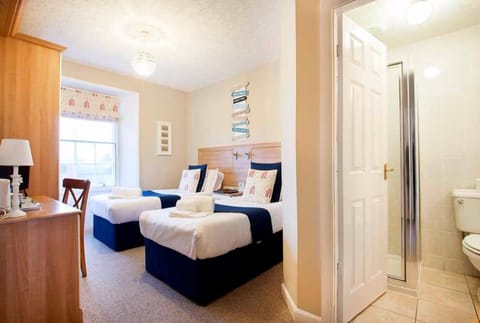 Premium bedding, iron/ironing board, free WiFi