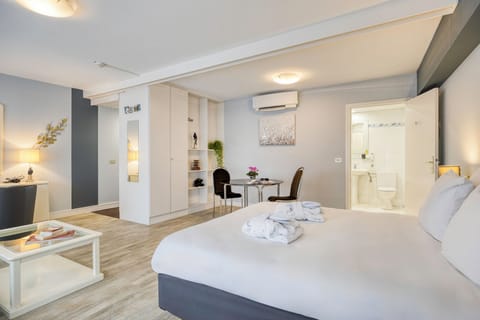 Business Room | Individually decorated, desk, laptop workspace, blackout drapes