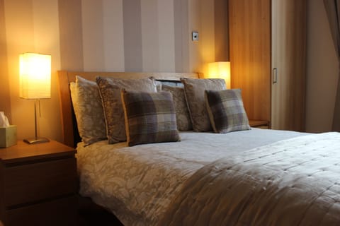 Standard Double Room, Ensuite | Iron/ironing board, free WiFi