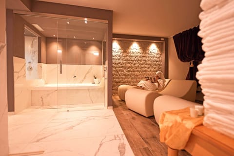 Couples treatment rooms, sauna