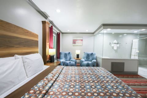 Suite, 1 King Bed, Non Smoking (Jacuzzi Tub) | Rollaway beds, free WiFi, bed sheets