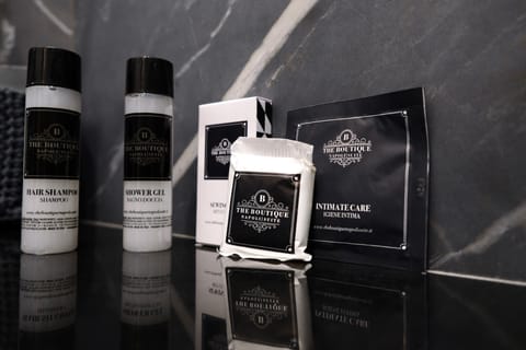 Junior Suite, 1 King Bed, Jetted Tub, City View | Bathroom | Bathtub, deep soaking tub, free toiletries, hair dryer