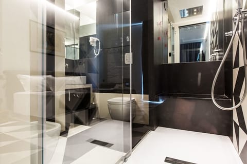 Deluxe Triple Room, Balcony, City View | Bathroom | Bathtub, deep soaking tub, free toiletries, hair dryer