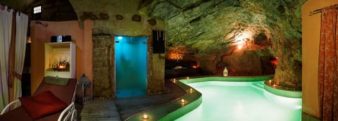 Sauna, hot tub, steam room, massages