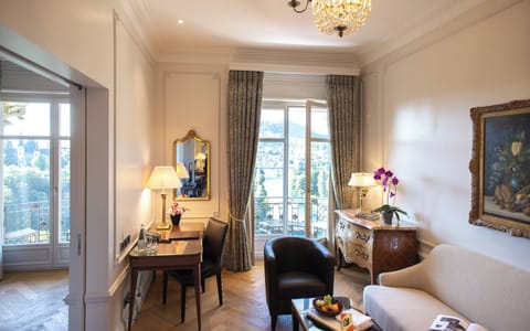 Deluxe Junior Suite | Premium bedding, down comforters, minibar, in-room safe