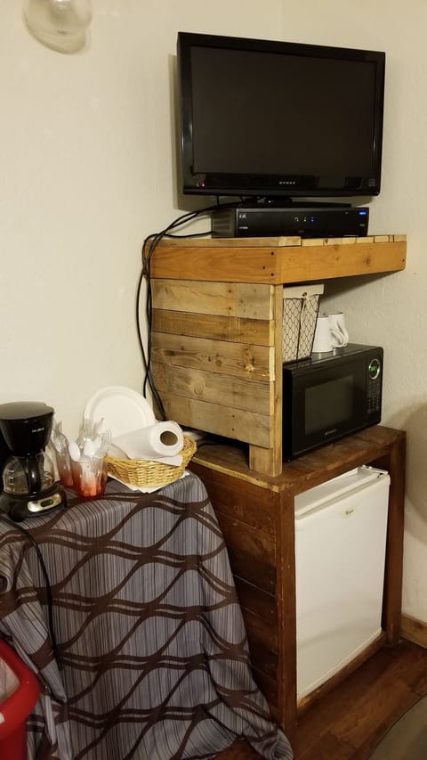 Almond Cabin, 2 Stories, Kitchenette | Private kitchenette | Coffee/tea maker