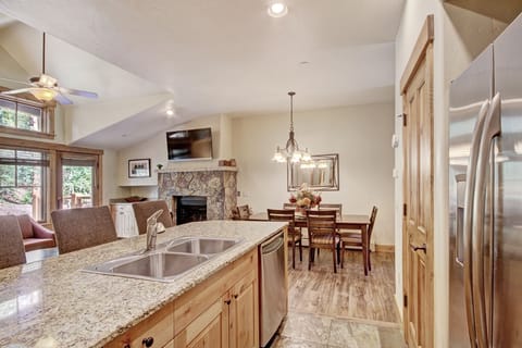 Townhome, 2 Bedrooms | Private kitchen | Full-size fridge, microwave, oven, stovetop
