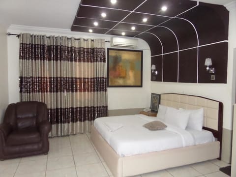 Executive Room | Desk, free WiFi
