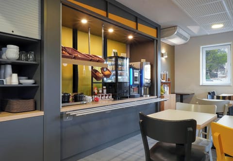 Daily buffet breakfast for a fee