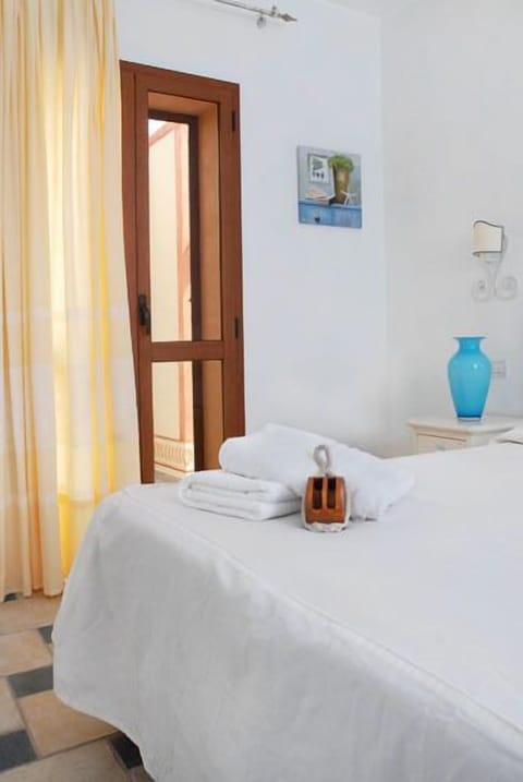 Family Room | Premium bedding, in-room safe, desk, free WiFi