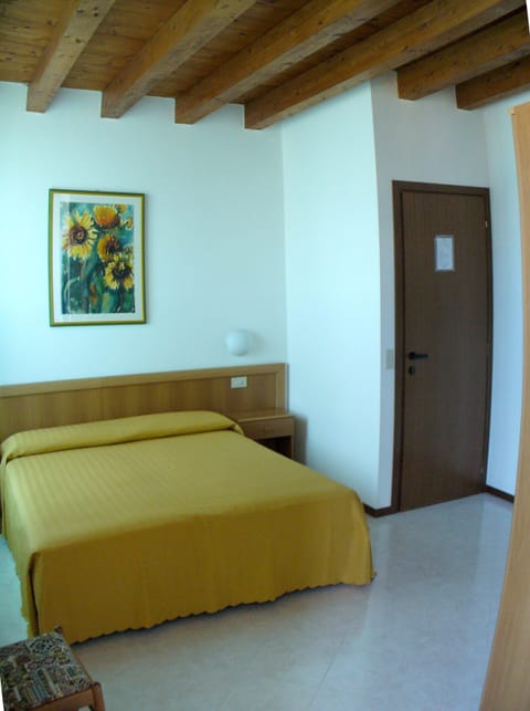 Double or Twin Room | Desk, cribs/infant beds, free WiFi