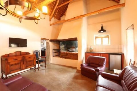 Matjiesvlei Retreat Katrien  | Living room | Flat-screen TV