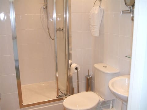 Twin Room, Ensuite, Sea View | Bathroom | Hair dryer, towels, soap, toilet paper