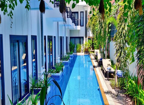 Outdoor pool, sun loungers