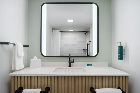 Combined shower/tub, free toiletries, hair dryer, bathrobes