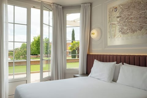 Minibar, in-room safe, desk, blackout drapes