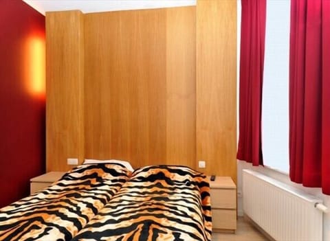 Double Room | In-room safe, desk, free WiFi