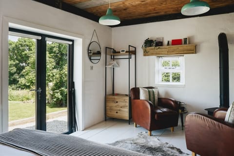 Deluxe Studio, 1 King Bed, Garden View, Garden Area (Kota) | Living area | Flat-screen TV