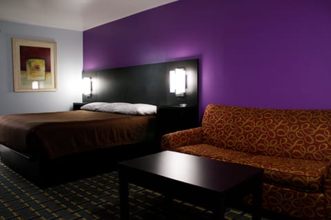 Standard Single Room, 1 King Bed, Smoking | Desk, iron/ironing board, free WiFi, bed sheets