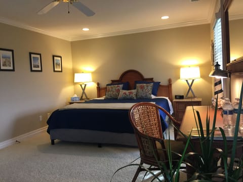 In-room safe, desk, free WiFi