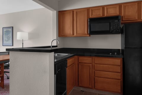 Full-size fridge, microwave, coffee/tea maker, cookware/dishes/utensils