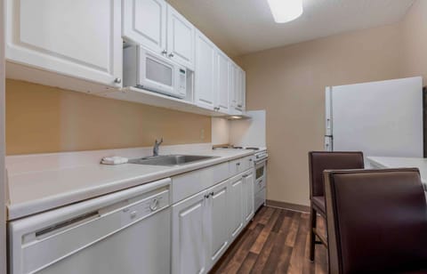 Full-size fridge, microwave, stovetop