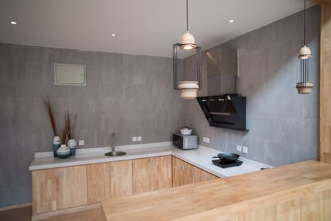 Superior Suite with Courtyard | Private kitchenette | Coffee/tea maker, electric kettle