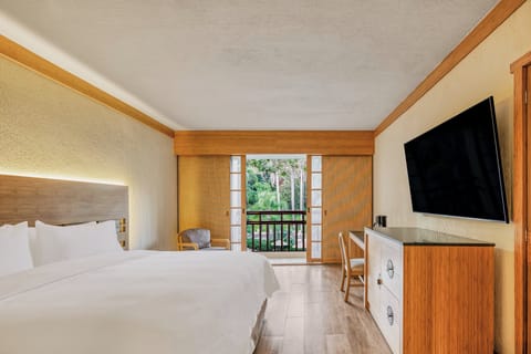 Premium bedding, down comforters, minibar, in-room safe