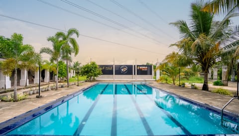 10 outdoor pools