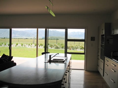House, 3 Bedrooms | In-room dining