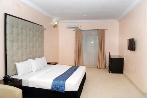 Executive Room | Desk