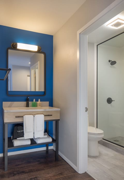 Shower, free toiletries, hair dryer, bathrobes