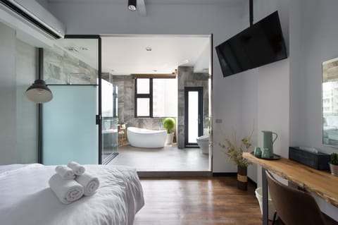 Supreme Double Room, 1 King Bed, Balcony for Smoking  | Desk, blackout drapes, free WiFi, bed sheets