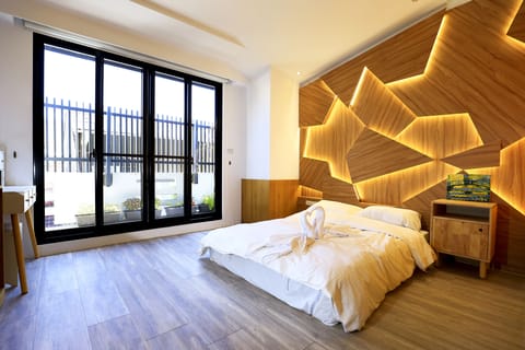 Superior Quadruple Room, 2 Queen Beds | Blackout drapes, WiFi (free), bed sheets