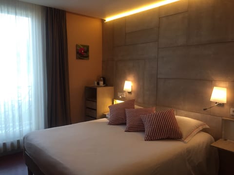 Double Room, Partial Lake View | Pillowtop beds, minibar, in-room safe, desk