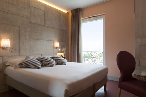 Double Room, Partial Lake View | Pillowtop beds, minibar, in-room safe, desk